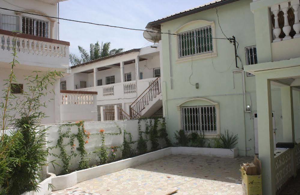Pelican Residence Fajara Luaran gambar